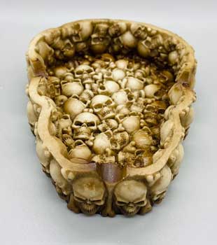 TRA 003115 SKULL OF SKULLS ASHTRAY